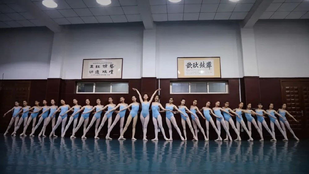 青岛演艺集团艺术学校 | 《走向世界 · 帆船之都》周刊深度合作：打造国际融合艺术平台