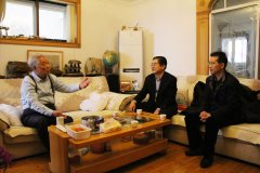 集团领导走访慰问劳模、困难职工及离休干部遗孀