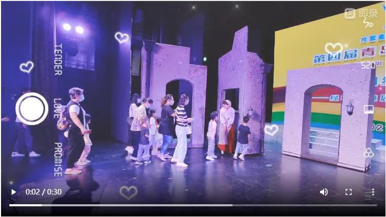 【半岛新闻】视频|跟“愚公”比比搬砖！小朋友们探班青话小剧场道具库，太震撼了！